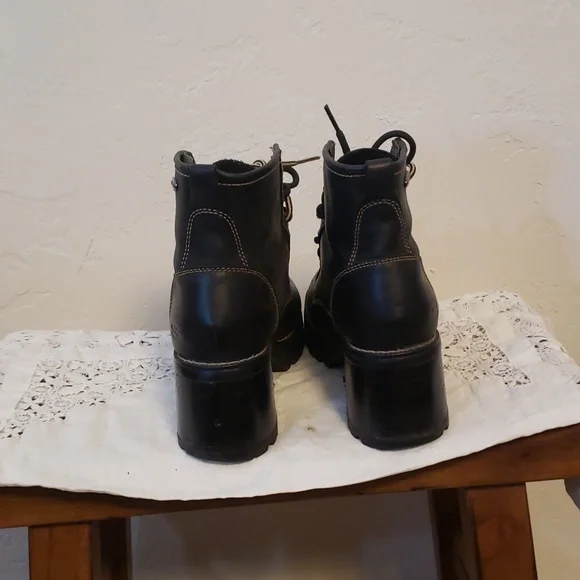 Vintage 90s chunky heel leather boot - Picture 6 of 11